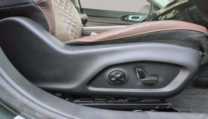 2022 Jeep MERIDIAN LIMITED (O) 4X2 AT, Diesel, Automatic, 39,739 km, Driver Side Adjustment Panel