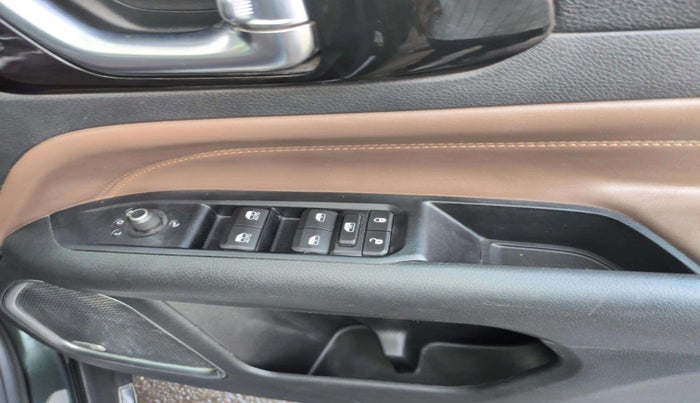 2022 Jeep MERIDIAN LIMITED (O) 4X2 AT, Diesel, Automatic, 39,739 km, Driver Side Door Panels Control