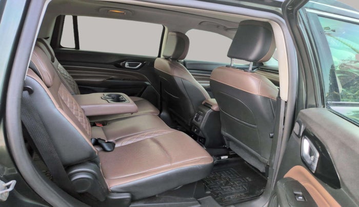 2022 Jeep MERIDIAN LIMITED (O) 4X2 AT, Diesel, Automatic, 39,739 km, Right Side Rear Door Cabin