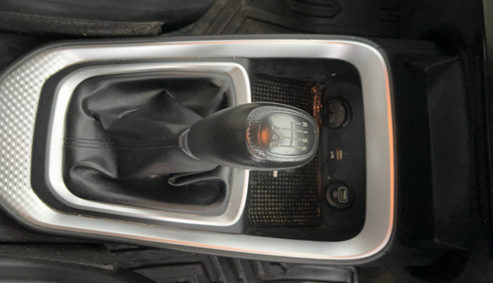 2020 KIA SONET HTK PLUS 1.5, Diesel, Manual, 84,886 km, Gear Lever