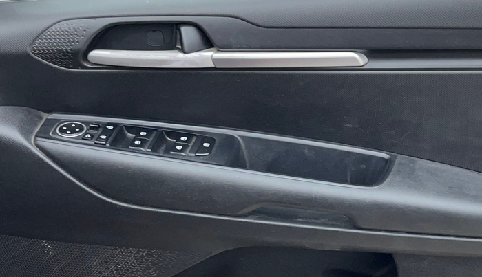 2020 KIA SONET HTK PLUS 1.5, Diesel, Manual, 84,886 km, Driver Side Door Panels Control