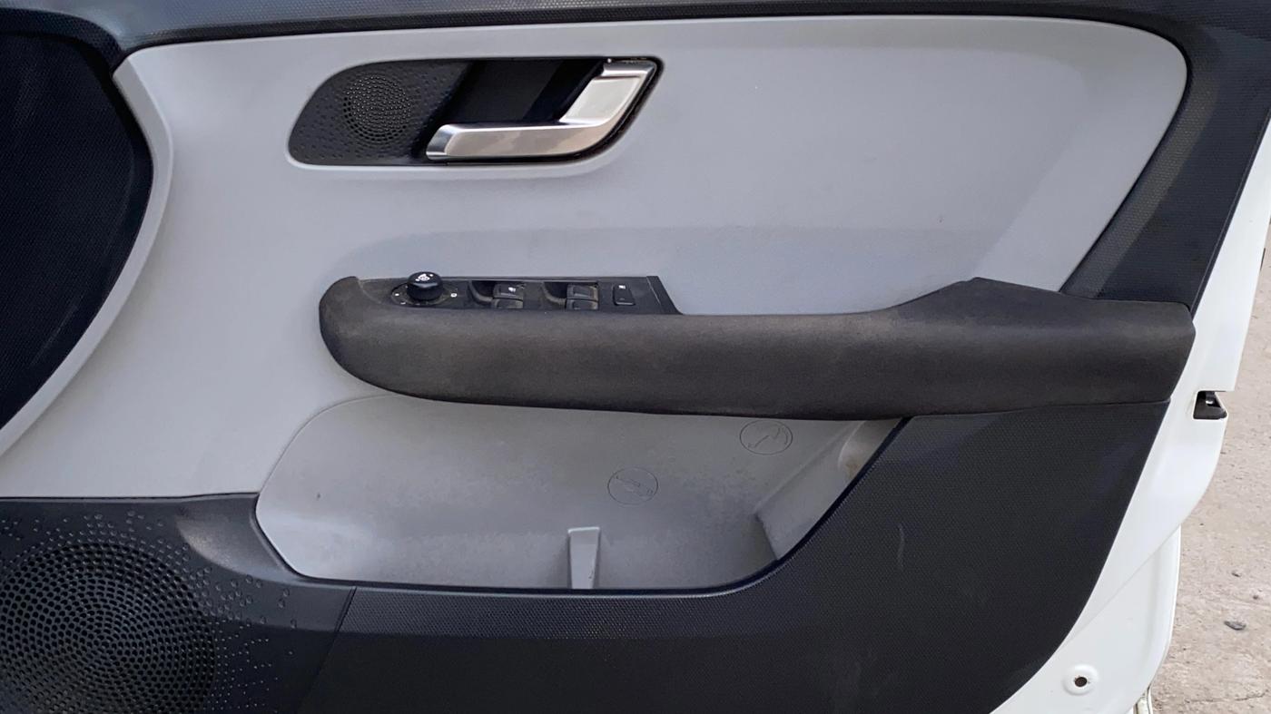 2020 Tata ALTROZ XZ PETROL, Petrol, Manual, 86,126 km, Driver Side Door Panels Control