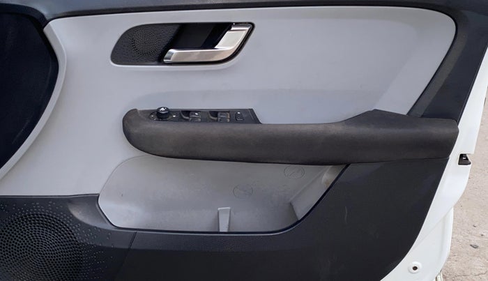 2020 Tata ALTROZ XZ PETROL, Petrol, Manual, 86,126 km, Driver Side Door Panels Control