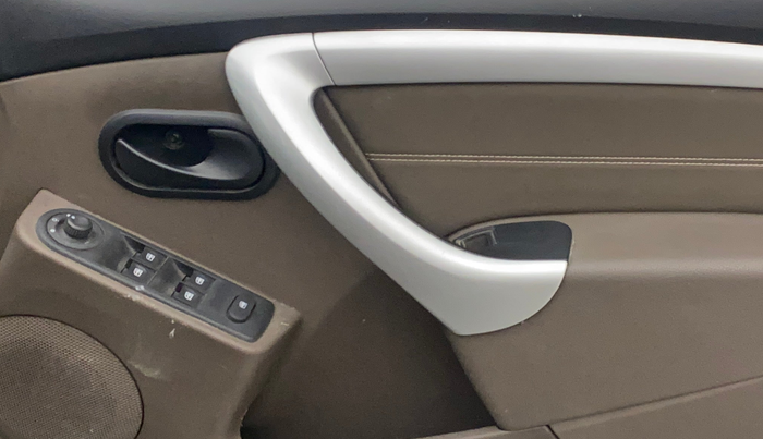 2019 Renault Duster 85 PS RXS MT DIESEL, Diesel, Manual, 1,18,148 km, Driver Side Door Panels Control