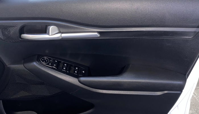 2022 KIA SELTOS HTK PLUS 1.5, Petrol, Manual, 13,589 km, Driver Side Door Panels Control