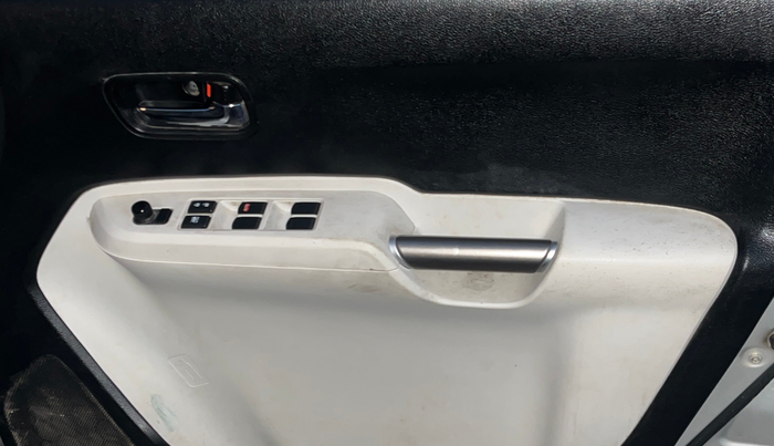 2018 Maruti IGNIS ALPHA 1.2 AMT, Petrol, Automatic, 90,415 km, Driver Side Door Panels Control