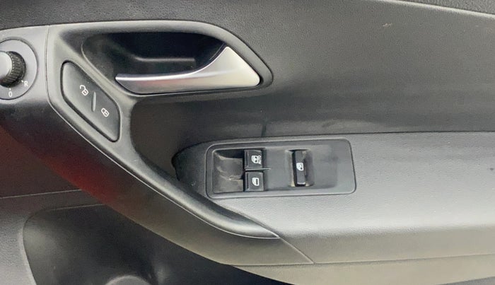 2018 Volkswagen Polo COMFORTLINE 1.0L MPI, Petrol, Manual, 21,614 km, Driver Side Door Panels Control