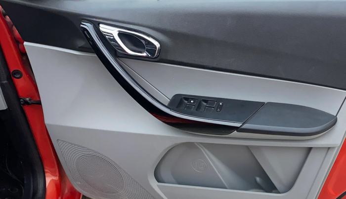 2020 Tata Tiago XZA PLUS DUAL TONE PETROL, Petrol, Automatic, 34,480 km, Driver Side Door Panels Control