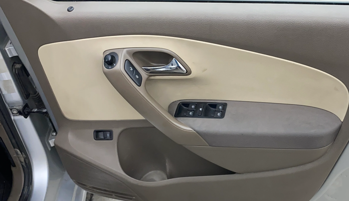 2014 Skoda Rapid 1.5 TDI CR ELEGANCE AT, Diesel, Automatic, 49,586 km, Driver Side Door Panels Control