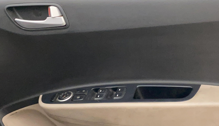 2018 Hyundai Xcent SX 1.2, CNG, Manual, 1,33,725 km, Driver Side Door Panels Control