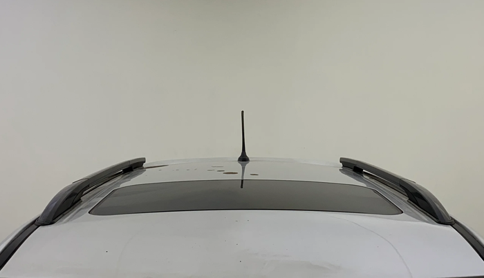 2020 Mahindra XUV300 W8 (O) 1.2 PETROL, Petrol, Manual, 1,03,497 km, Moonroof/ Sunroof