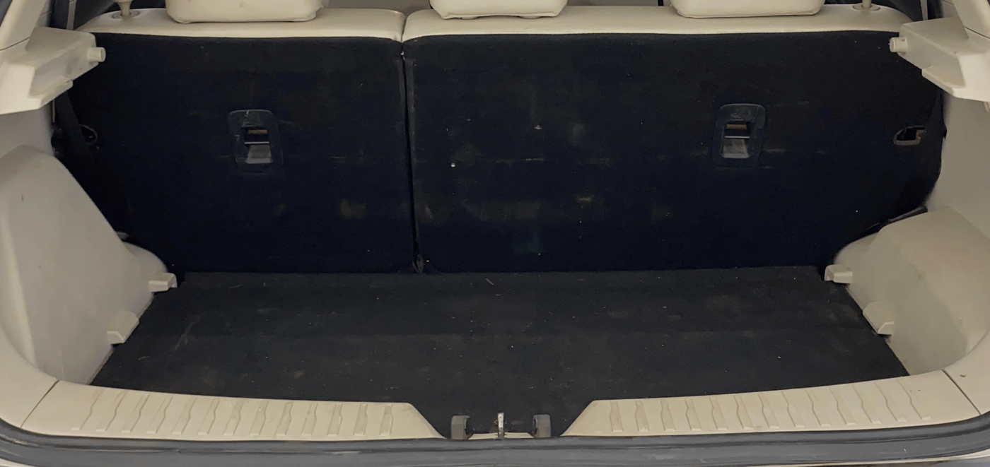2020 Mahindra XUV300 W8 (O) 1.2 PETROL, Petrol, Manual, 1,03,639 km, Boot Inside