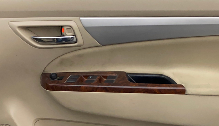 2015 Maruti Ertiga VXI CNG, CNG, Manual, 1,34,238 km, Driver Side Door Panels Control