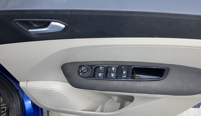 2020 Renault TRIBER RXZ AMT, Petrol, Automatic, 76,340 km, Driver Side Door Panels Control