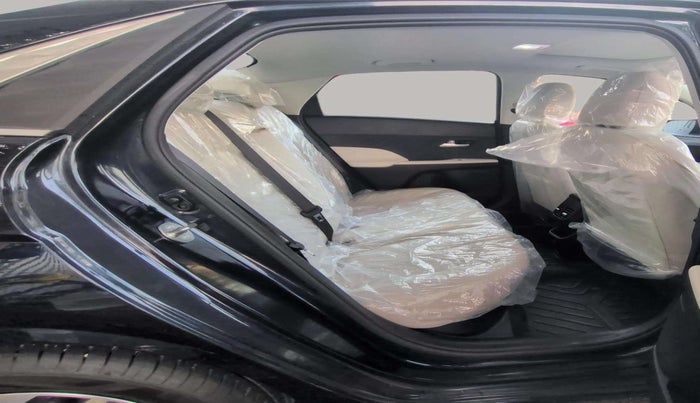 2024 Hyundai Verna  SX 1.5 MPI IVT, Petrol, Automatic, 4,035 km, Right Side Rear Door Cabin