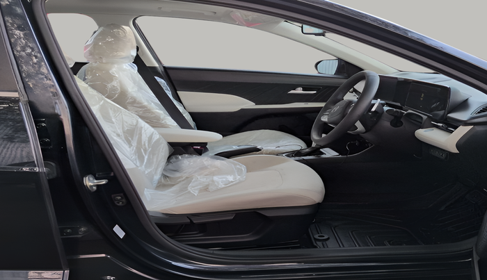 2024 Hyundai Verna  SX 1.5 MPI IVT, Petrol, Automatic, 4,035 km, Right Side Front Door Cabin