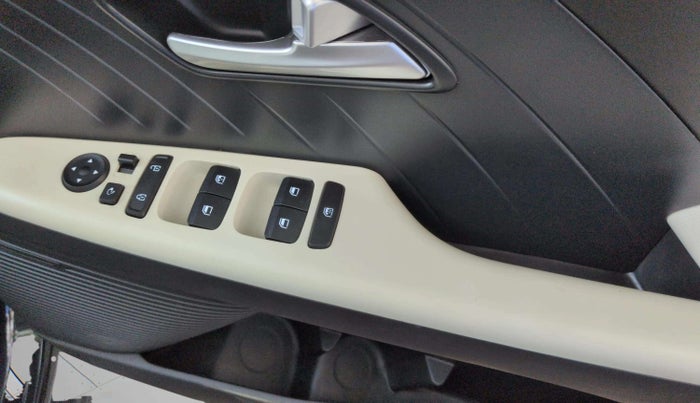 2024 Hyundai Verna  SX 1.5 MPI IVT, Petrol, Automatic, 4,035 km, Driver Side Door Panels Control