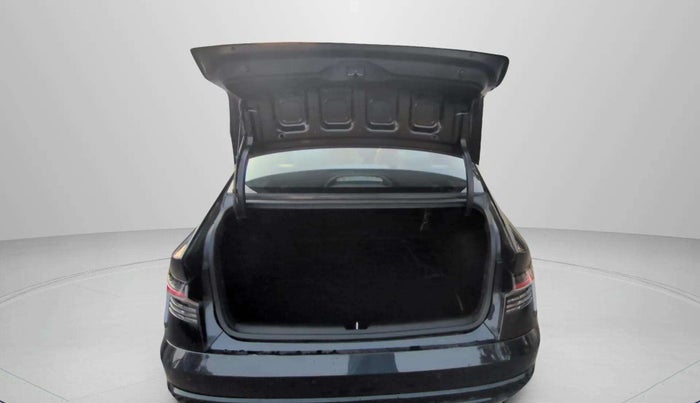 2024 Hyundai Verna  SX 1.5 MPI IVT, Petrol, Automatic, 4,035 km, Boot Door Open