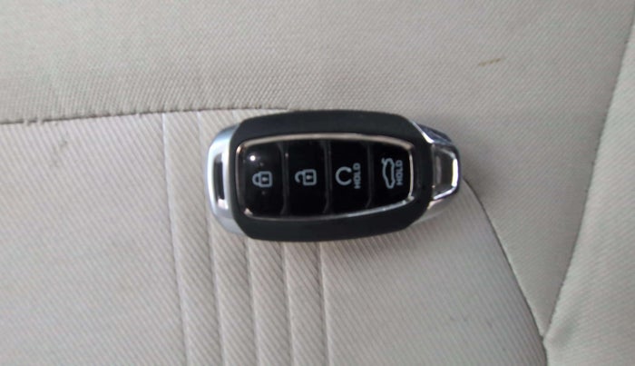 2024 Hyundai Verna  SX 1.5 MPI IVT, Petrol, Automatic, 4,035 km, Key Close Up