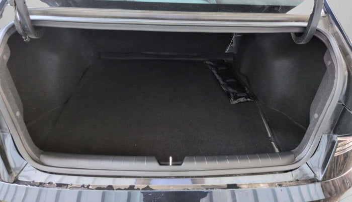 2024 Hyundai Verna  SX 1.5 MPI IVT, Petrol, Automatic, 4,035 km, Boot Inside