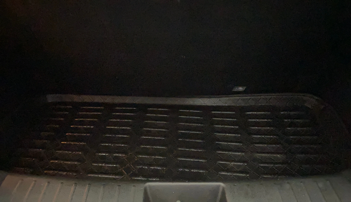 2017 Mahindra KUV 100 NXT K8 P 6 STR DUAL TONE, Petrol, Manual, 40,703 km, Boot Inside