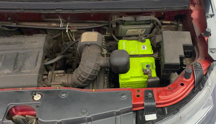 2017 Mahindra KUV 100 NXT K8 P 6 STR DUAL TONE, Petrol, Manual, 40,703 km, Engine View - Left