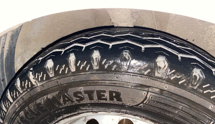 2016 Hyundai Eon D-LITE+, Petrol, Manual, 18,035 km, Right Front Tyre Tread