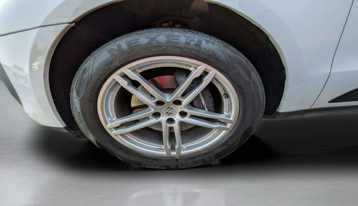 2023 Porsche Macan Standard, Petrol, Automatic, 7,789 km, Right Front Wheel