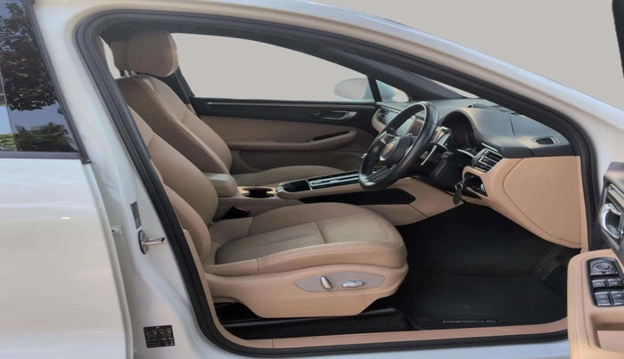 2023 Porsche Macan Standard, Petrol, Automatic, 7,789 km, Right Side Front Door Cabin