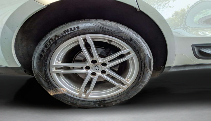 2023 Porsche Macan Standard, Petrol, Automatic, 7,789 km, Right Rear Wheel