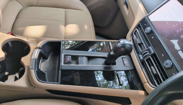 2023 Porsche Macan Standard, Petrol, Automatic, 7,789 km, Gear Lever