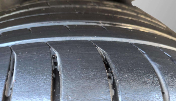 2023 Porsche Macan Standard, Petrol, Automatic, 7,789 km, Left Rear Tyre Tread