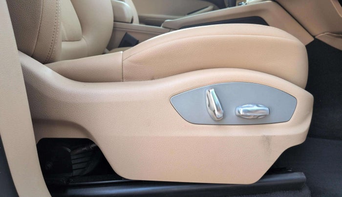 2023 Porsche Macan Standard, Petrol, Automatic, 7,789 km, Driver Side Adjustment Panel