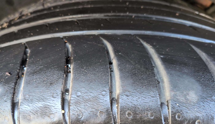 2023 Porsche Macan Standard, Petrol, Automatic, 7,789 km, Left Front Tyre Tread