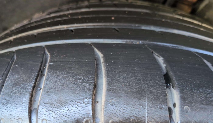 2023 Porsche Macan Standard, Petrol, Automatic, 7,789 km, Right Front Tyre Tread