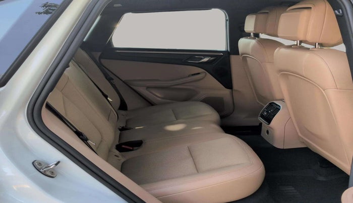 2023 Porsche Macan Standard, Petrol, Automatic, 7,789 km, Right Side Rear Door Cabin