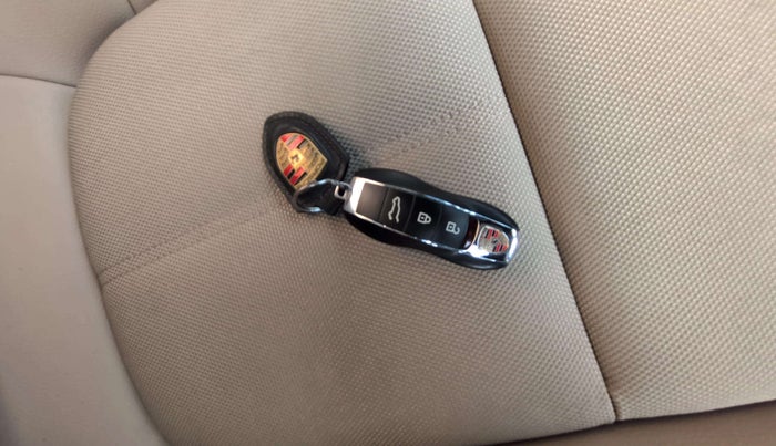 2023 Porsche Macan Standard, Petrol, Automatic, 7,789 km, Key Close Up