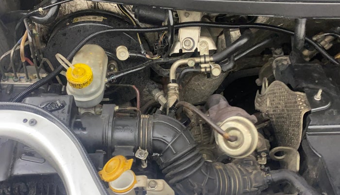 2016 Mahindra TUV300 T4 PLUS, Diesel, Manual, 1,08,591 km, Engine View - Right