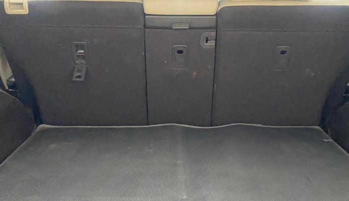 2015 Hyundai Santa Fe 4 WD AT, Diesel, Automatic, 81,011 km, Boot Inside