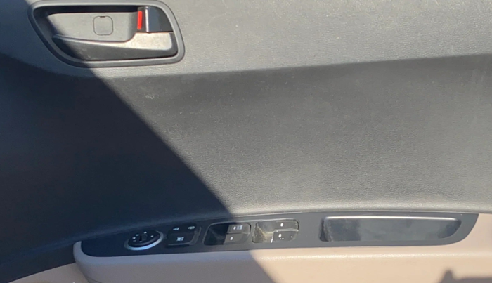 2016 Hyundai Grand i10 MAGNA 1.2 KAPPA VTVT, Petrol, Manual, 39,921 km, Driver Side Door Panels Control