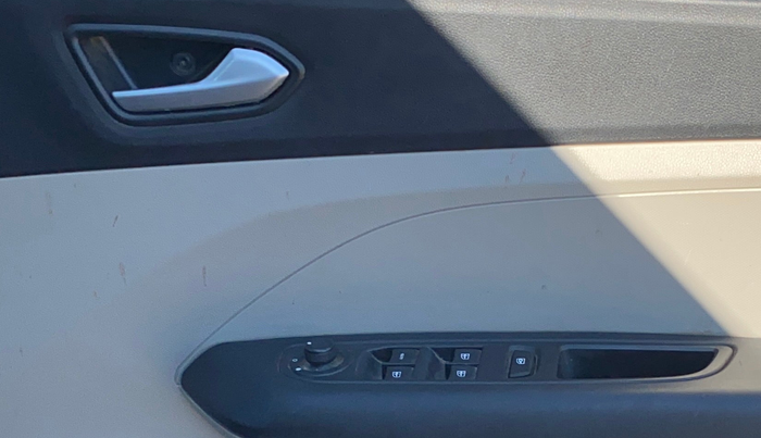 2022 Renault TRIBER RXZ, Petrol, Manual, 20,868 km, Driver Side Door Panels Control