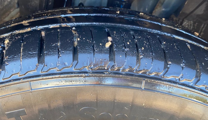 2022 Renault TRIBER RXZ, Petrol, Manual, 20,868 km, Right Front Tyre Tread