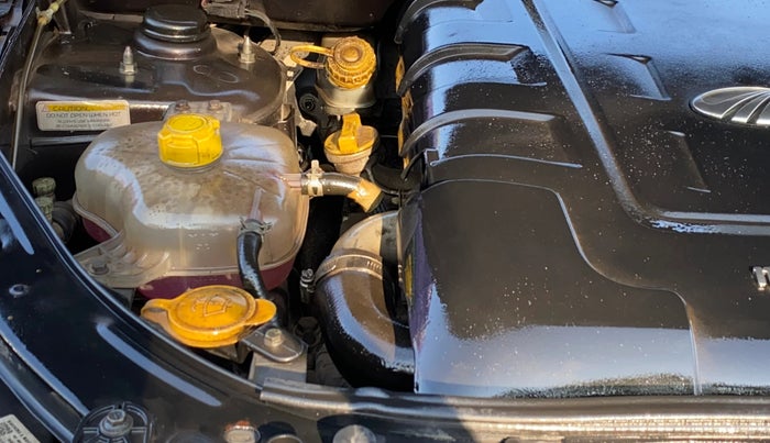 2016 Mahindra XUV500 W10 AT, Diesel, Automatic, 1,00,535 km, Engine View - Right