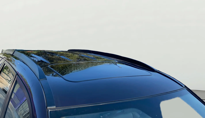 2016 Mahindra XUV500 W10 AT, Diesel, Automatic, 1,00,535 km, Moonroof/ Sunroof