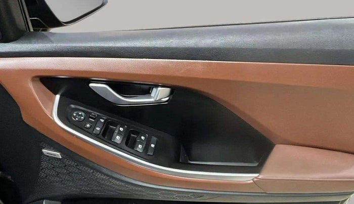 2023 Hyundai ALCAZAR 1.5 SIGNATURE (O) AT 7STR, Diesel, Automatic, 33,298 km, Driver Side Door Panels Control