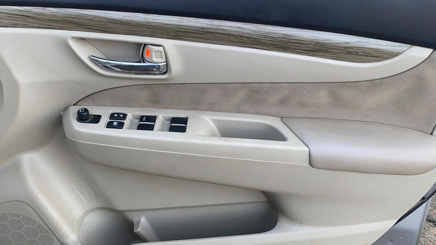 2019 Maruti Ciaz DELTA 1.5 SHVS MT PETROL, Petrol, Manual, 43,265 km, Driver Side Door Panels Control