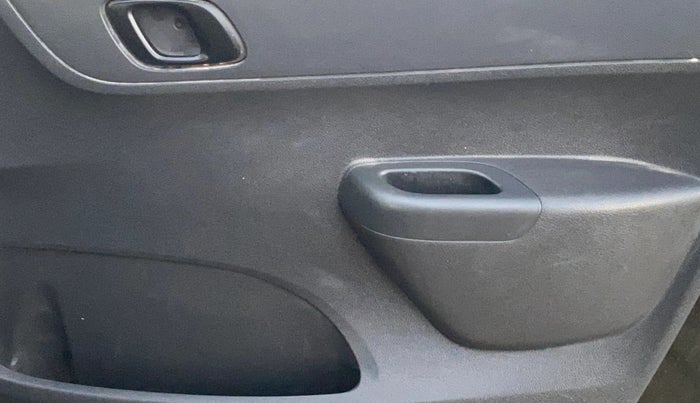 2016 Renault Kwid RXT 0.8, Petrol, Manual, 75,593 km, Driver Side Door Panels Control