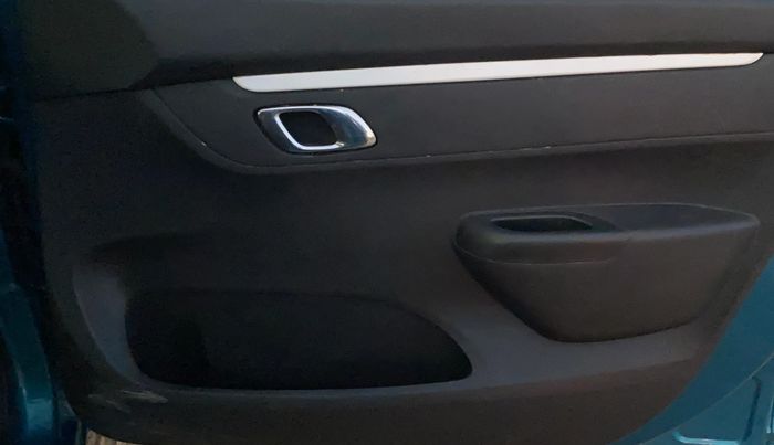 2022 Renault Kwid CLIMBER MT 1.0, Petrol, Manual, 90,449 km, Driver Side Door Panels Control