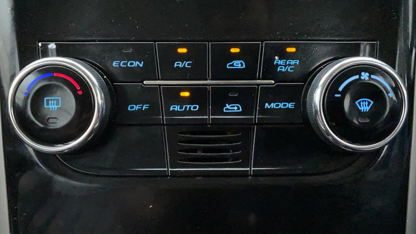 2019 Mahindra XUV500 W9, Diesel, Manual, 38,535 km, Automatic Climate Control
