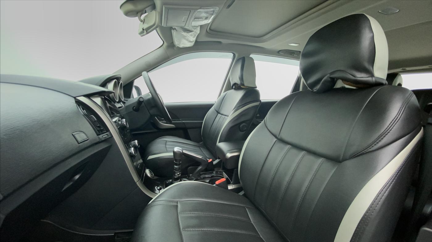 2019 Mahindra XUV500 W9, Diesel, Manual, 38,535 km, Right Side Front Door Cabin
